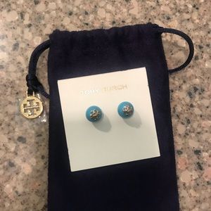 NEVER WORN Tory Burch blue pearl emblem earrings